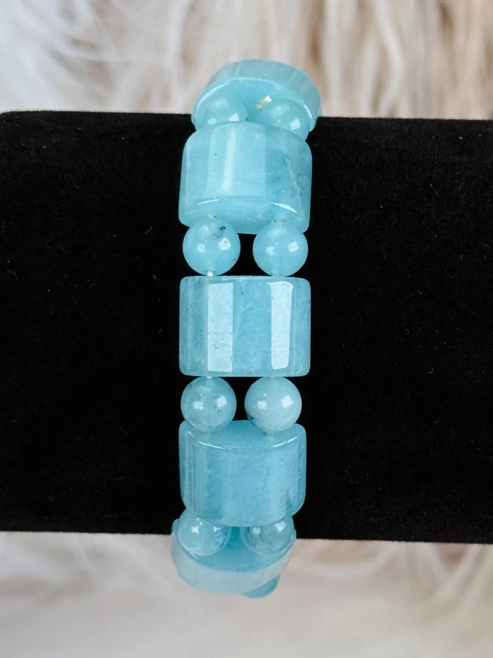 Gorgeous, weighted blue stone stretch costume bracelet